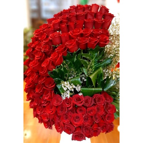 Crescent of 100 imported roses